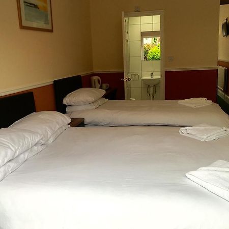 Southend Guest House - Close To Beach, Train Station & Southend Airport Екстер'єр фото