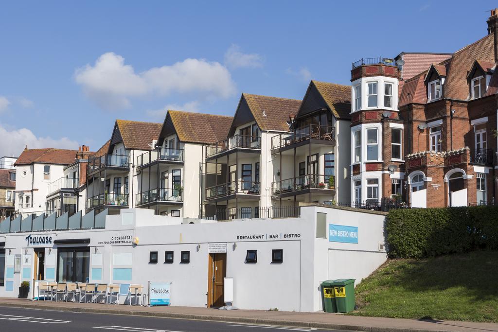 Southend Guest House - Close To Beach, Train Station & Southend Airport Екстер'єр фото