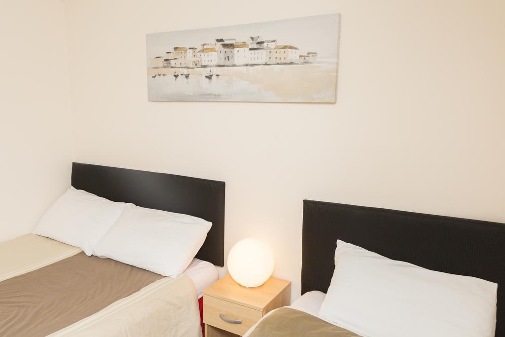 Southend Guest House - Close To Beach, Train Station & Southend Airport Номер фото