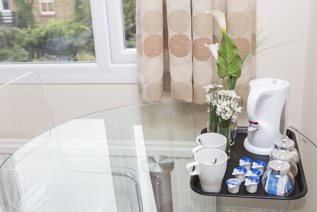 Southend Guest House - Close To Beach, Train Station & Southend Airport Номер фото