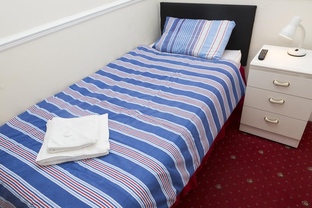 Southend Guest House - Close To Beach, Train Station & Southend Airport Номер фото