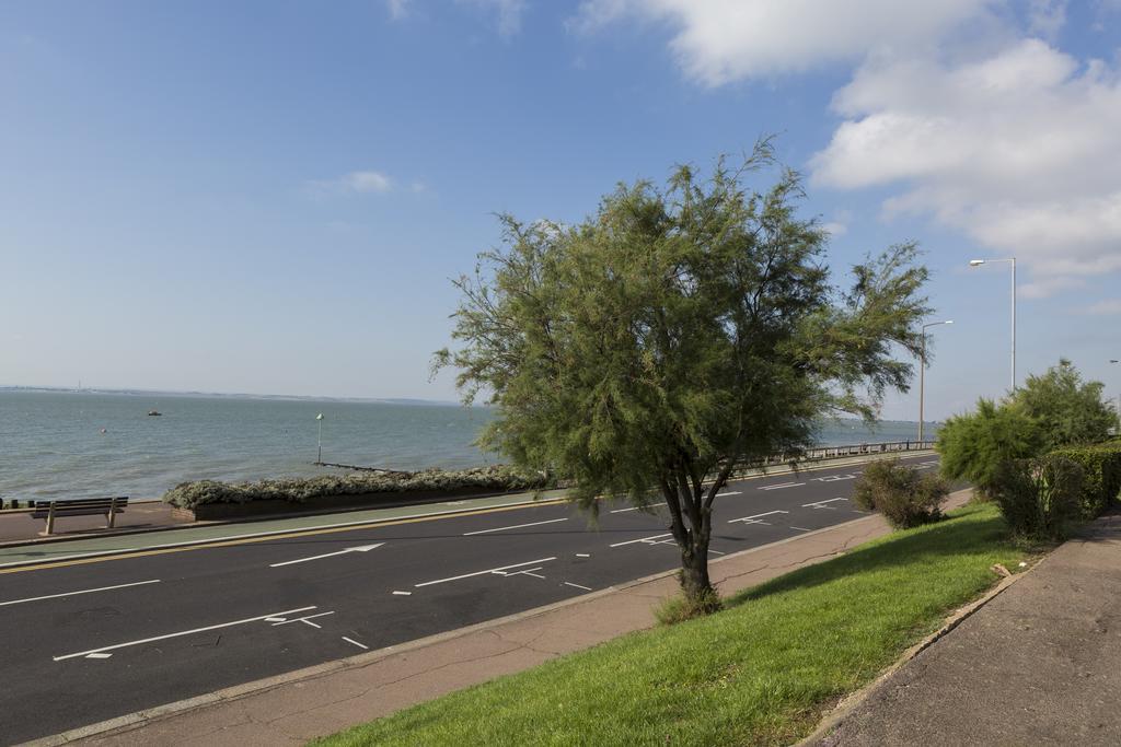 Southend Guest House - Close To Beach, Train Station & Southend Airport Екстер'єр фото