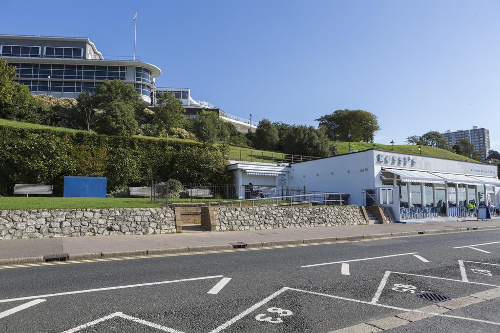 Southend Guest House - Close To Beach, Train Station & Southend Airport Екстер'єр фото