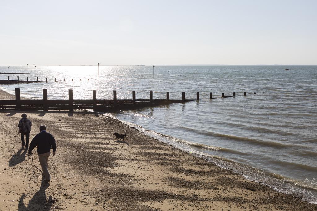 Southend Guest House - Close To Beach, Train Station & Southend Airport Екстер'єр фото