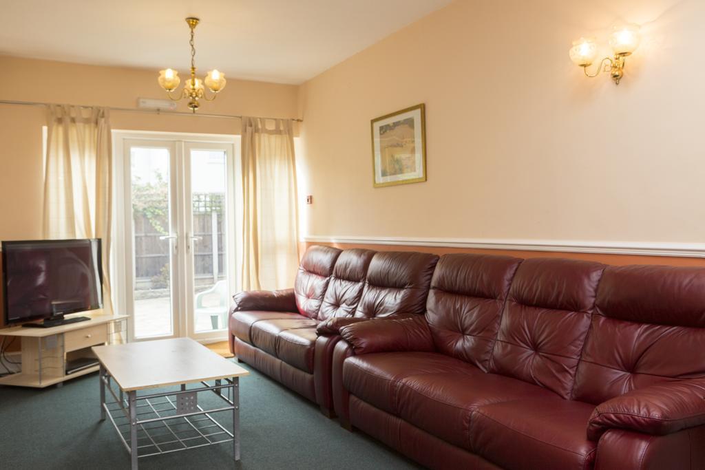 Southend Guest House - Close To Beach, Train Station & Southend Airport Екстер'єр фото