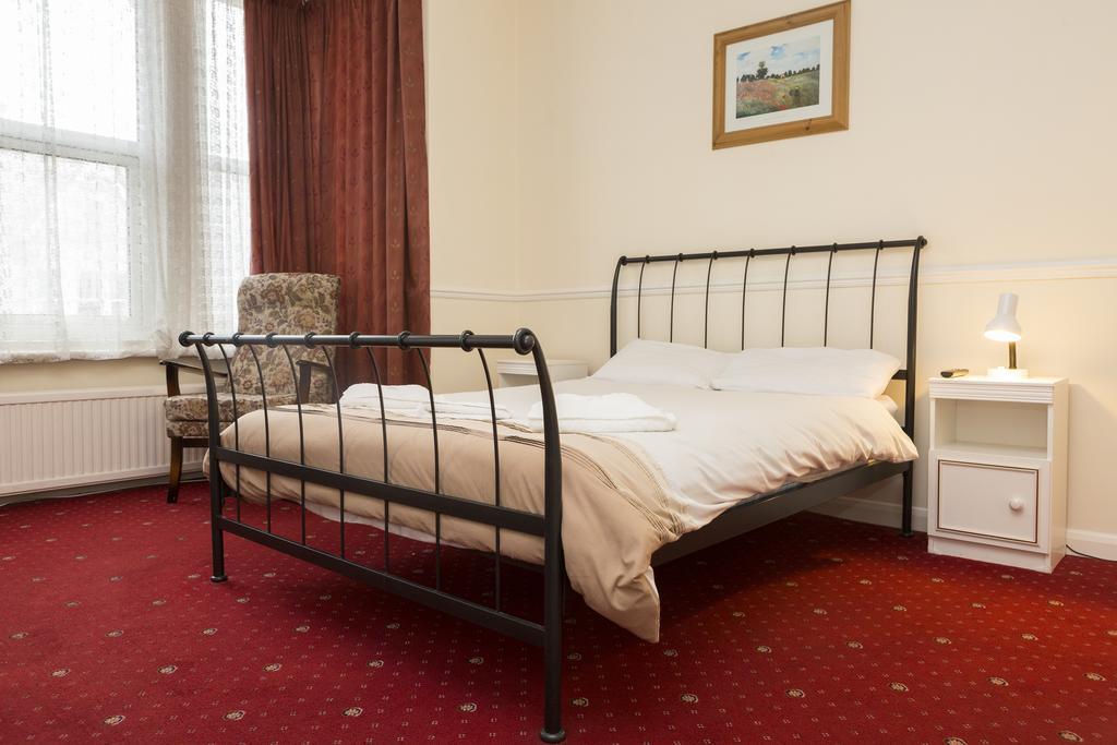 Southend Guest House - Close To Beach, Train Station & Southend Airport Номер фото