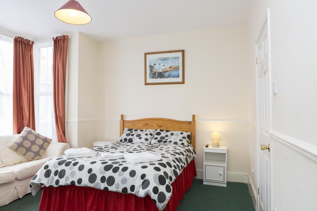 Southend Guest House - Close To Beach, Train Station & Southend Airport Номер фото