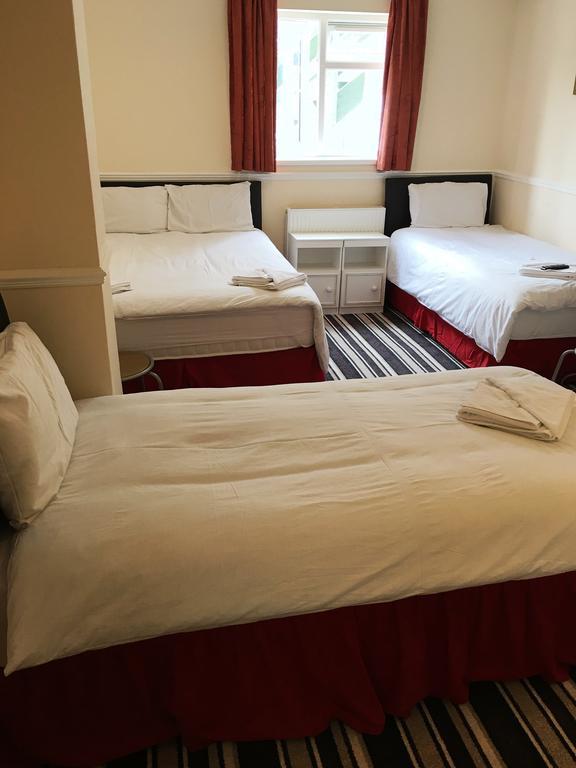 Southend Guest House - Close To Beach, Train Station & Southend Airport Екстер'єр фото